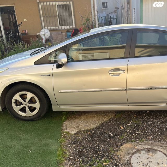 טויוטה פריוס