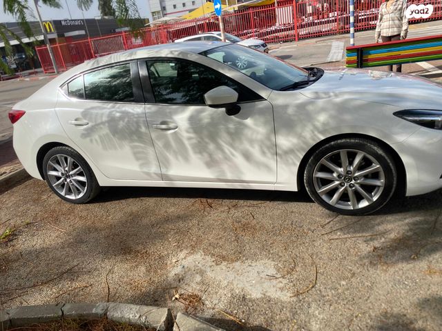 מודעת רכב מאזדה 3