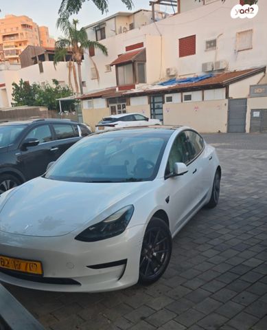 מודעת רכב טסלה מודל 3