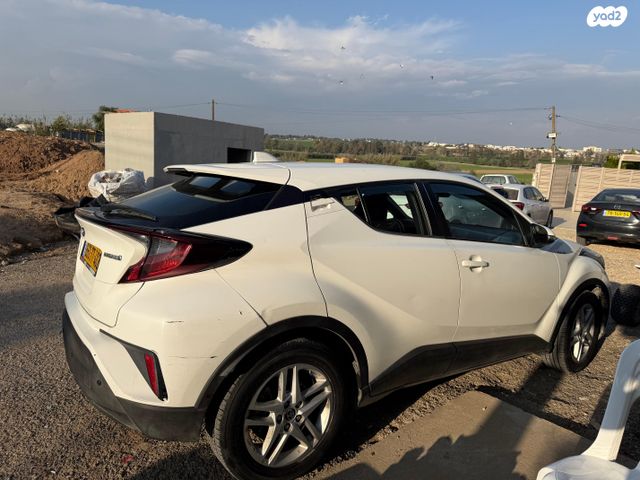 מודעת רכב טויוטה C-HR