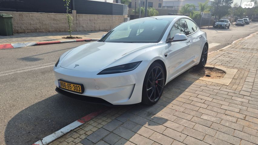 מודעת רכב טסלה מודל 3