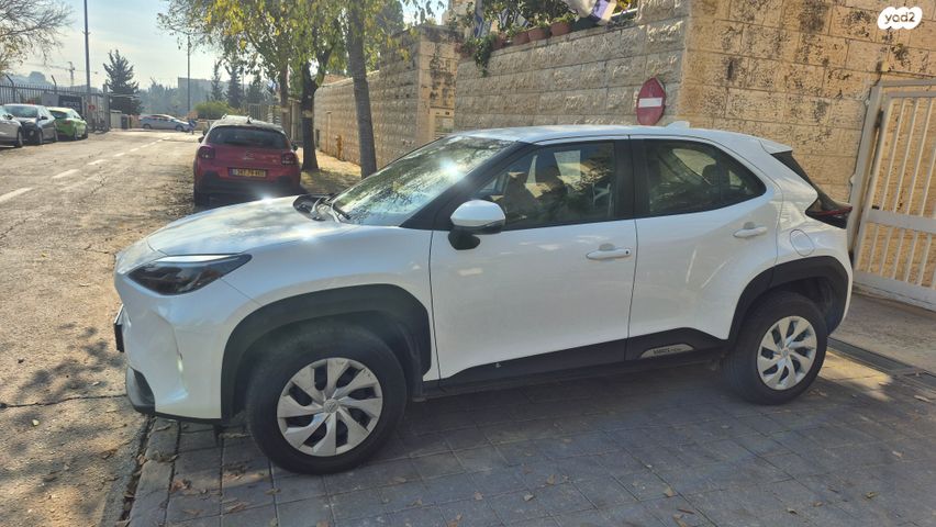 מודעת רכב טויוטה יאריס קרוס