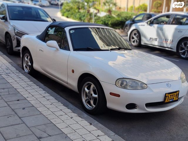 מודעת רכב מאזדה MX-5