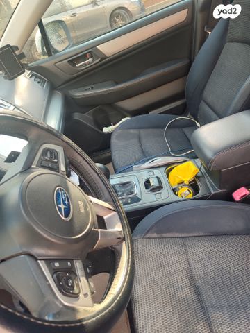 סובארו B4/לגאסי