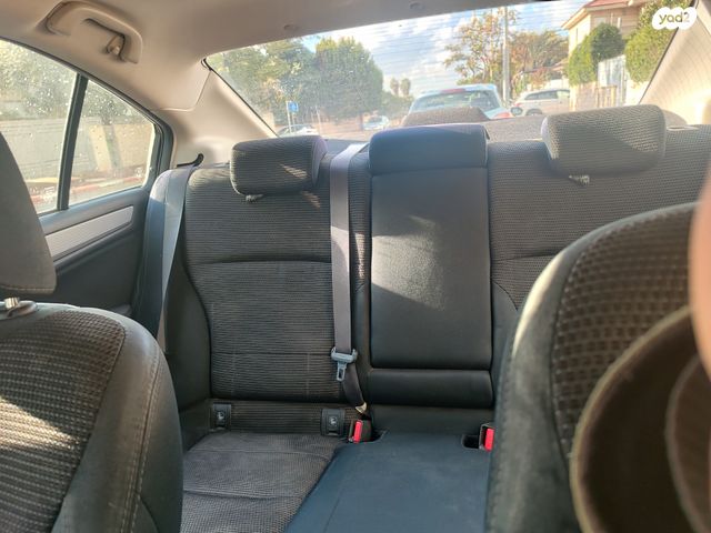 סובארו B4/לגאסי