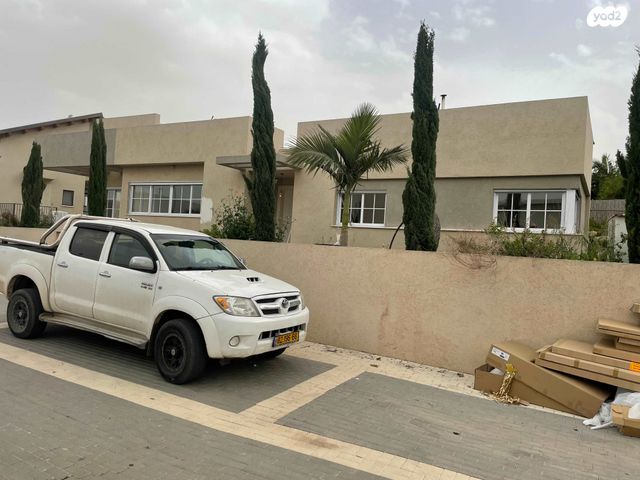 מודעת רכב טויוטה היילקס ויגו