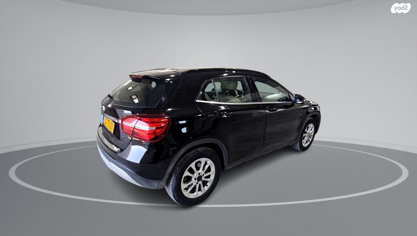 מרצדס-בנץ GLA