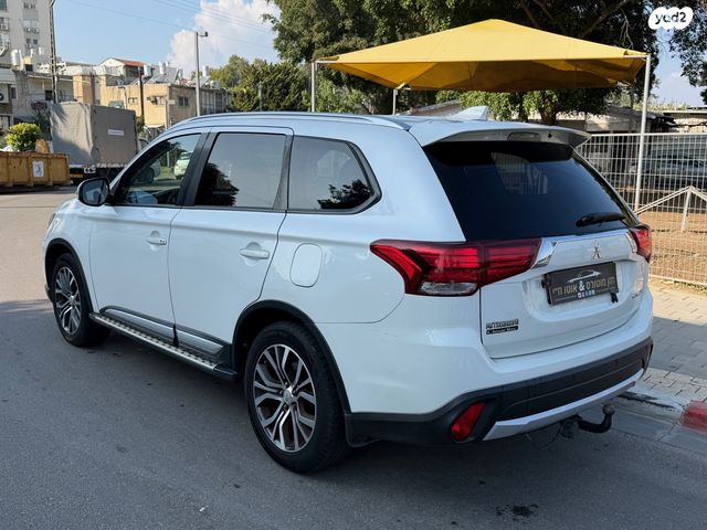 מיצובישי אאוטלנדר