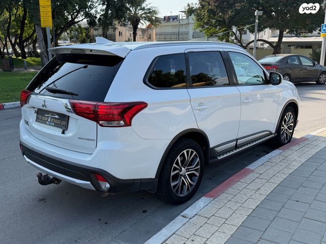 מיצובישי אאוטלנדר