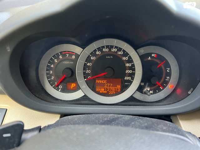 מודעת רכב טויוטה RAV4