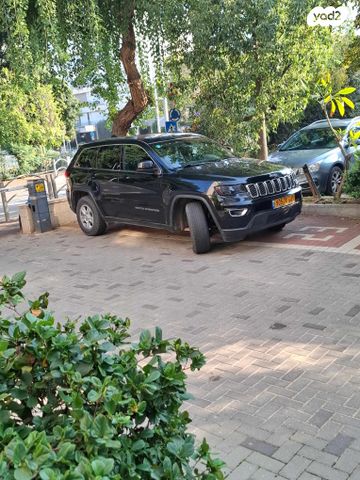 מודעת רכב ג'יפ גרנד צ'ירוקי