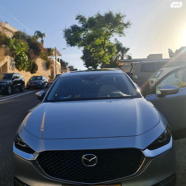 מודעת רכב מאזדה CX-30