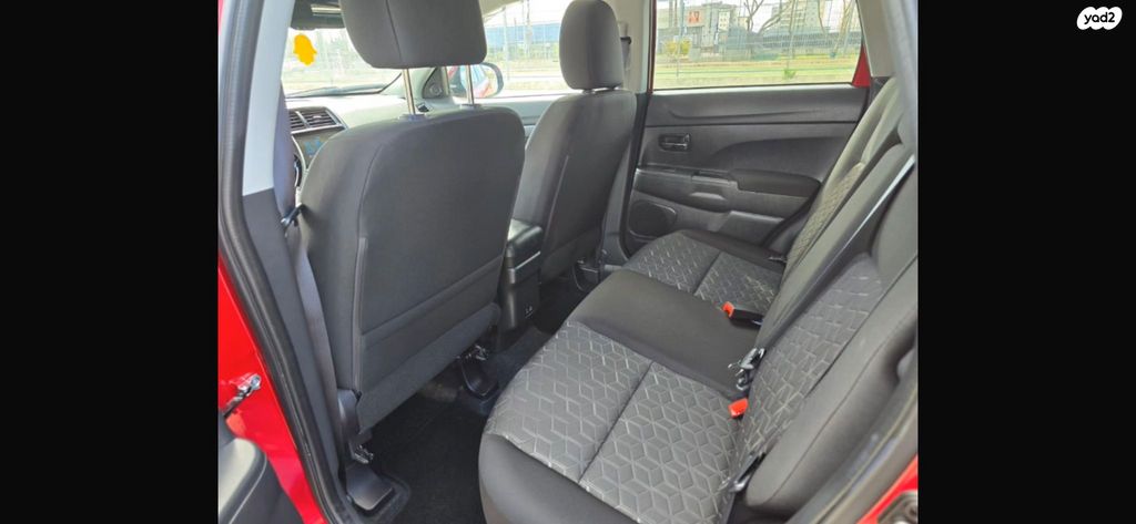 מודעת רכב מיצובישי ASX