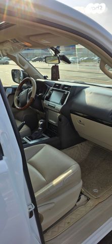 טויוטה לנד קרוזר