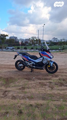 הונדה פורזה 750