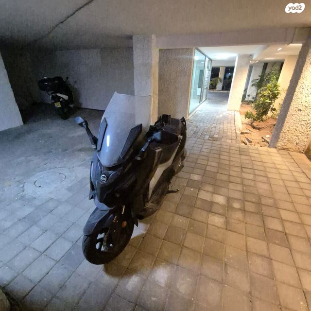 מודעת רכב סאן יאנג קרוזים 300