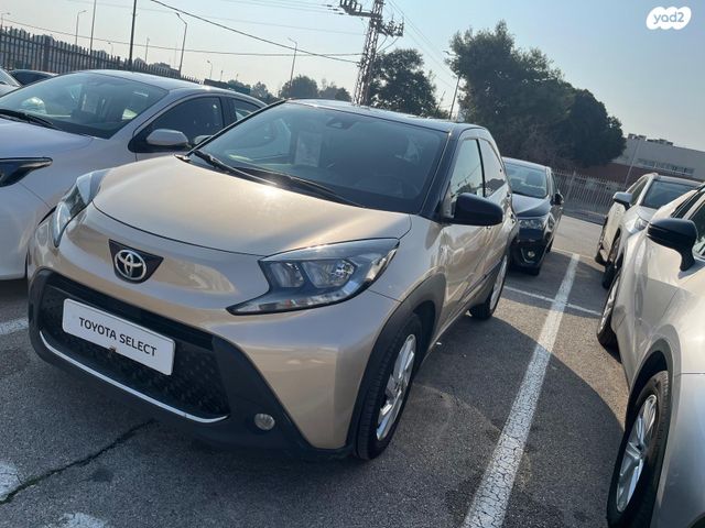 טויוטה אייגו X