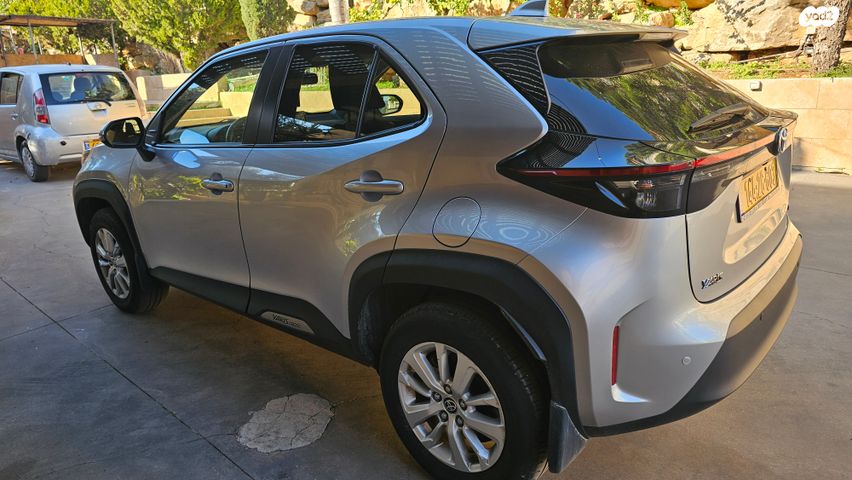 טויוטה יאריס קרוס