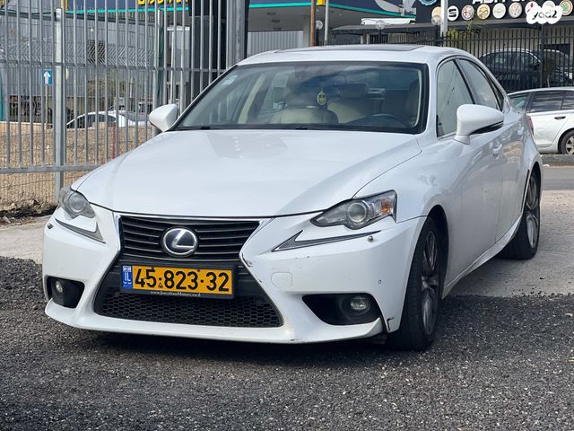 מודעת רכב לקסוס IS