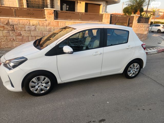 טויוטה יאריס