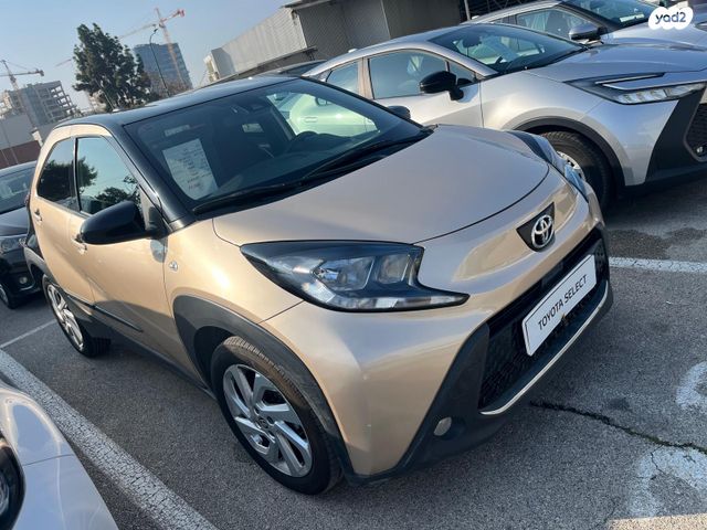 טויוטה אייגו X