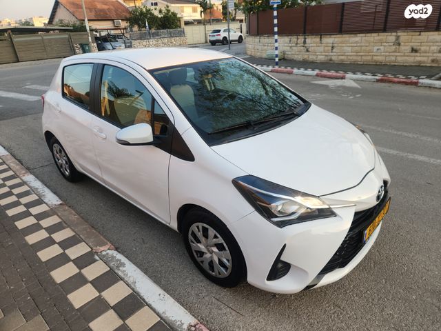 טויוטה יאריס