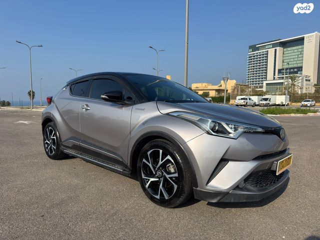 מודעת רכב טויוטה C-HR