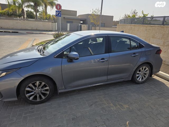 מודעת רכב טויוטה קורולה 1