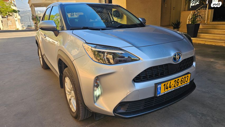 מודעת רכב טויוטה יאריס קרוס