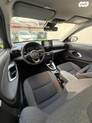 טויוטה יאריס קרוס