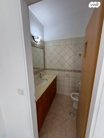 דירה, תנועות הנוער 3, נעורים, ראשון לציון