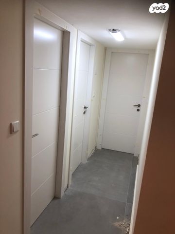 גג/ פנטהאוז, יהושע בן גמלא 9, שאר העיר, הוד השרון