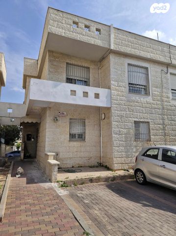 בית פרטי/ קוטג', חנוך לוין 10, קרית האמנים, מצליח, רמלה