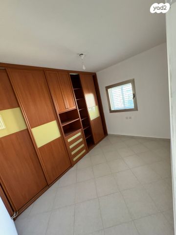 דירה, תנועות הנוער 3, נעורים, ראשון לציון