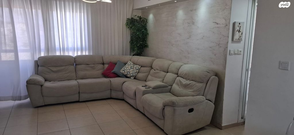 שדרות אדם 64