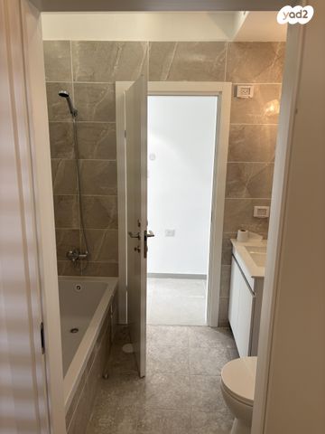 דירה, הרב צבי יהודה קוק 23, אגמים מזרח, אשקלון