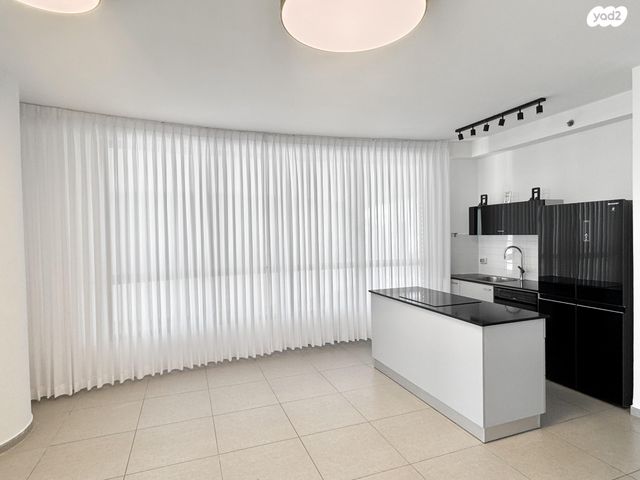 דרך מנחם בגין 158