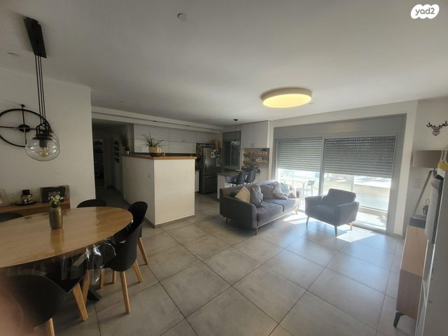 צבי הירשפלד 35