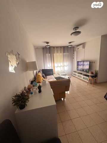 אהרון לובלין 24