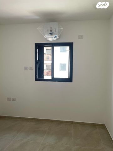 לאה גולדברג 10