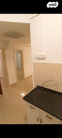 דירה, הרב הרצוג 20, לב העיר, בת ים