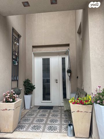 דו משפחתי, השלום 68, שבענה, אזור