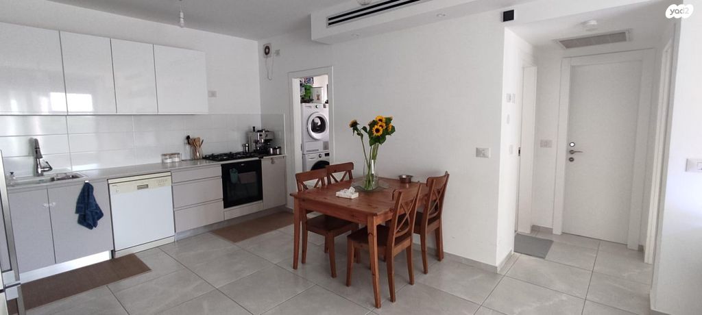 דירה, שיר השירים 30, גן יבנה מערב, גן יבנה