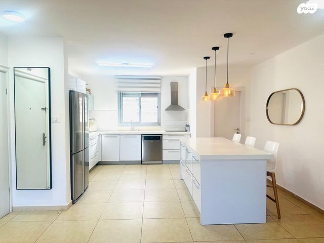 דרך מנחם בגין 84