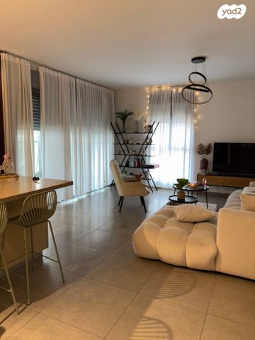 ניסים אלוני 16