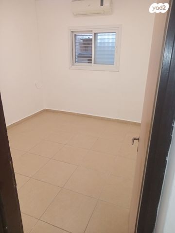 דו משפחתי, צפניה 140, שיכון ממשלתי, פרדס חנה כרכור