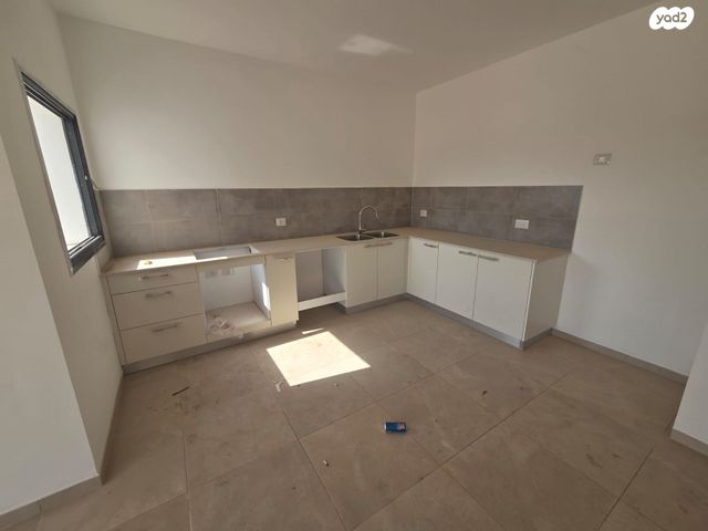 דירת גן, לשם 53, שאר העיר, אריאל