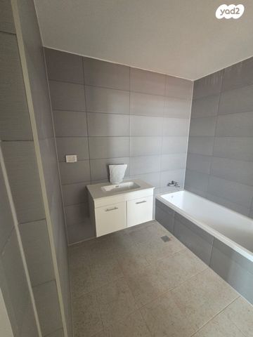 דירת גן, לשם 53, שאר העיר, אריאל