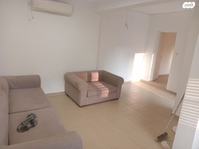 דו משפחתי, צפניה 140, שיכון ממשלתי, פרדס חנה כרכור