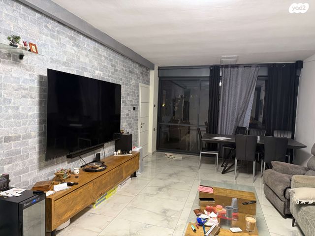 דירה, הרצל 140, ג' / מרכז מזרח העיר, רחובות